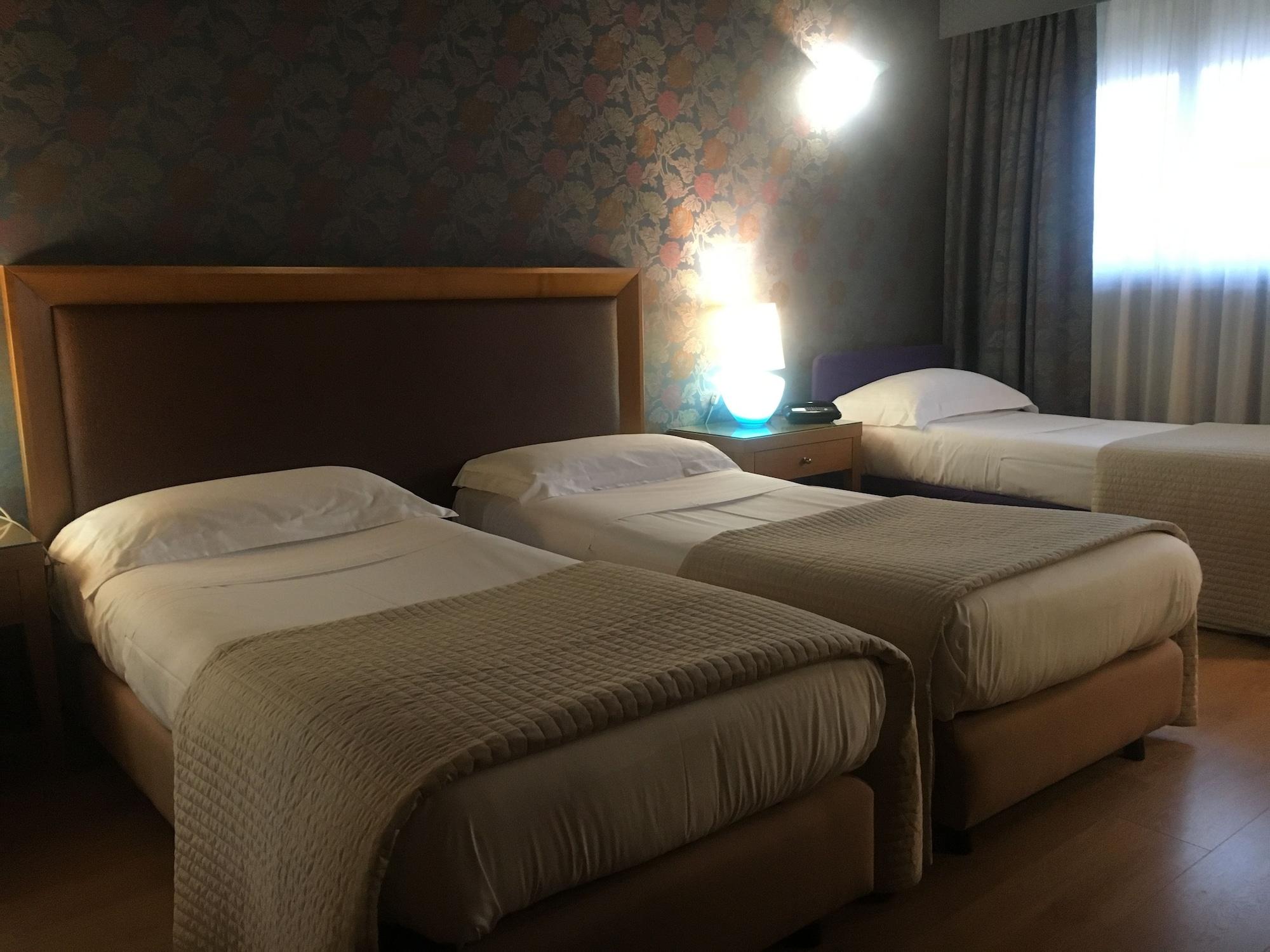 Hotel Motel Visconteo Binasco Esterno foto